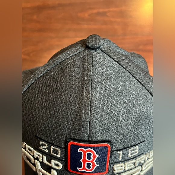 Boston Red Sox New Era 2018 World Series Champions Locker Room 39THIRTY OSFM Hat - Picture 14 of 14